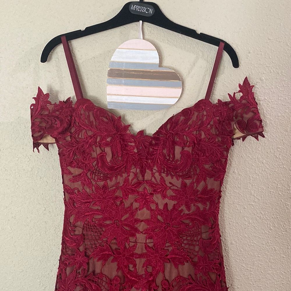 Prom dress nice burgundy dress .. size 8 Zoéy Grey